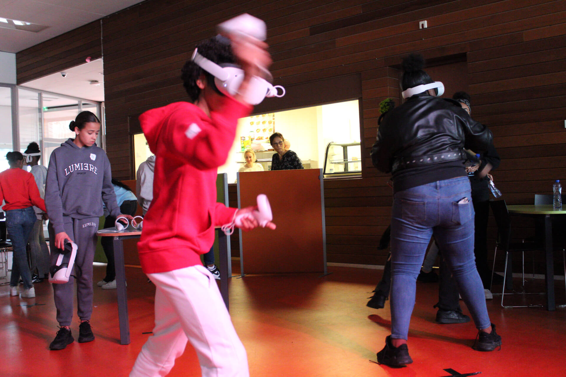 VR Virtual Reality jongen in beweging 2.jpeg