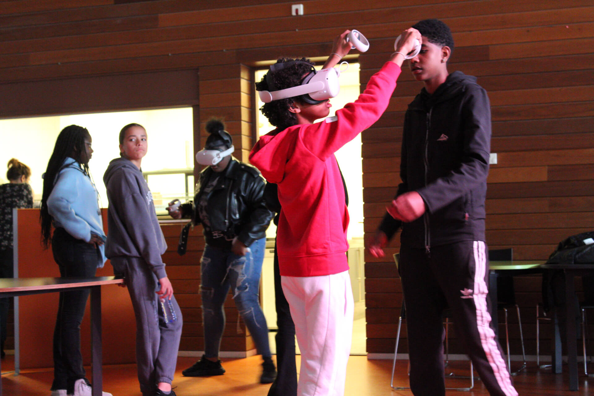 VR Virtual Reality jongen in beweging.jpeg